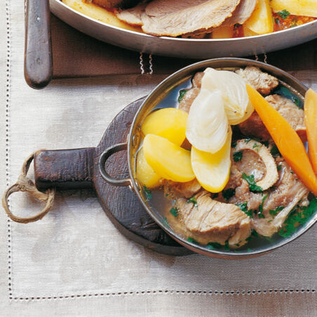 Kalbfleisch mit Gemüse in Brühe Kalbfleisch mit Gemüse in Brühe