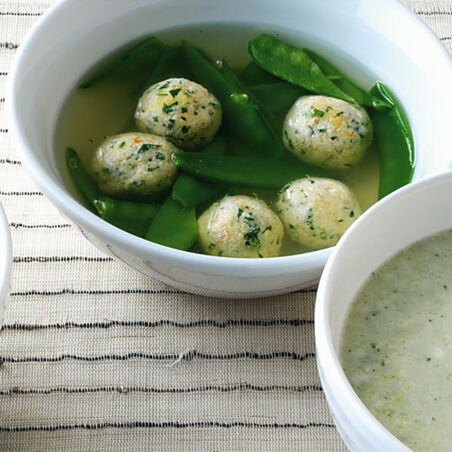Gemüsebrühe mit Frischkäseklößchen Gemüsebrühe mit Frischkäseklößchen