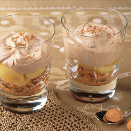 Weißwein-Apfel-Trifle mit Zimtcreme Weißwein-Apfel-Trifle mit Zimtcreme