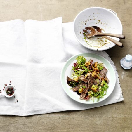 Blattsalat mit Steakstreifen Blattsalat mit Steakstreifen