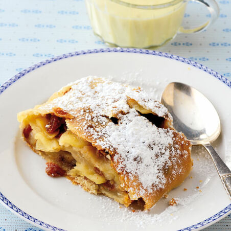Ausgezogener Apfelstrudel Ausgezogener Apfelstrudel