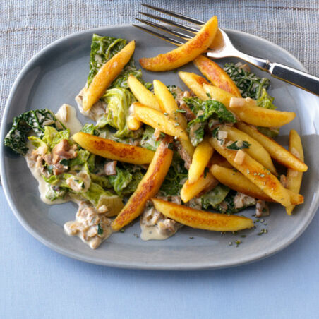 Geschmorter Wirsing mit gebratenen Schupfnudeln Geschmorter Wirsing mit gebratenen Schupfnudeln