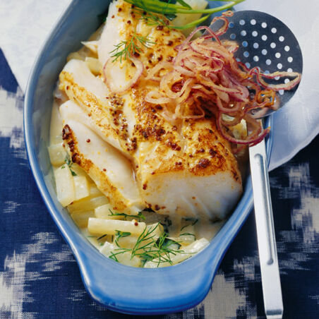Kabeljau mit groben Senf, Kohlrabi und rotem Zwiebeltempura Kabeljau mit groben Senf, Kohlrabi und rotem Zwiebeltempura