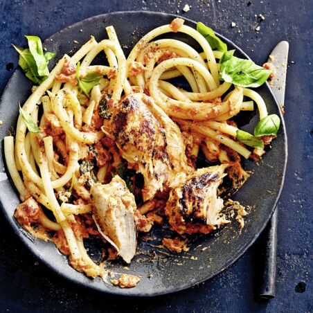 Hähnchen in cremiger Tomatensauce Hähnchen in cremiger Tomatensauce