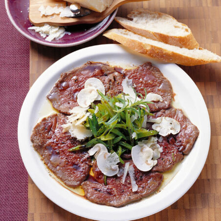Lauwarmes Rindercarpaccio mit Bohnen und Champignons Lauwarmes Rindercarpaccio mit Bohnen und Champignons
