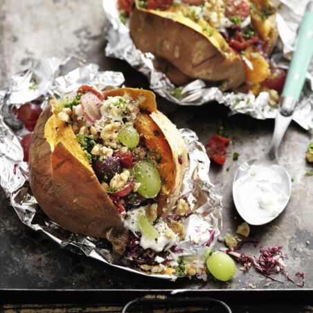 Süßkartoffel-Kumpir mit Käsedip Süßkartoffel-Kumpir mit Käsedip