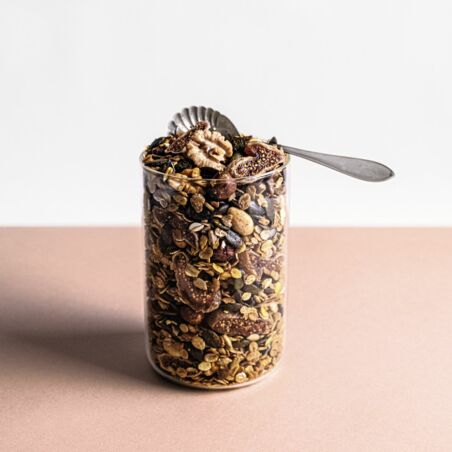 Müsli aus dem Ofen mit getrockneten Feigen Müsli aus dem Ofen mit getrockneten Feigen