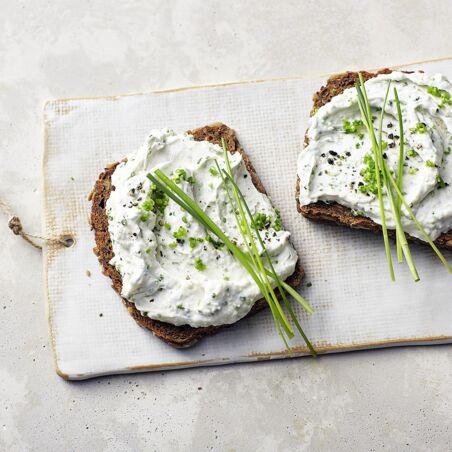 Cashewaufstrich mit Schnittlauch Cashewaufstrich mit Schnittlauch