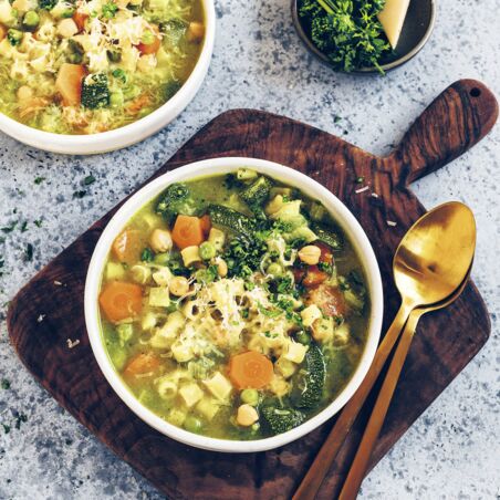 Minestrone mit Nudeln Minestrone mit Nudeln