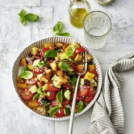 Panzanella mit
Zitronendressing Panzanella mit
Zitronendressing