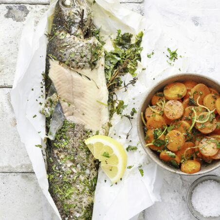 Gebackene Kräuterforelle mit warmem Möhrensalat Gebackene Kräuterforelle mit warmem Möhrensalat