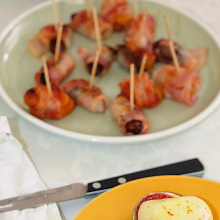 Datteln und Aprikosen im Speckmantel Datteln und Aprikosen im Speckmantel