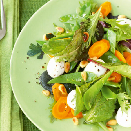Bunter Gemüse-Blattsalat Bunter Gemüse-Blattsalat