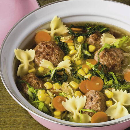 Wirsingtopf mit Nudeln und Hackbällchen Wirsingtopf mit Nudeln und Hackbällchen