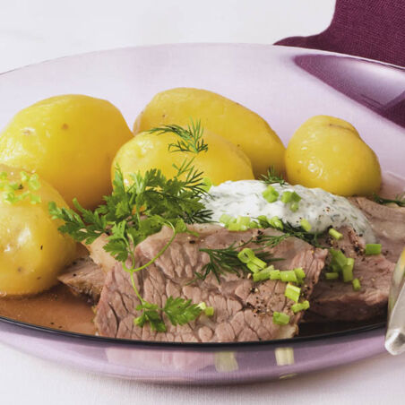 Gesottenes Rindfleisch mit Kräutersauce Gesottenes Rindfleisch mit Kräutersauce