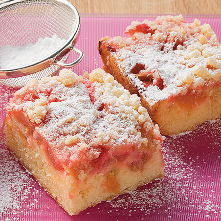 Rhabarberkuchen mit Mandelstreuseln Rhabarberkuchen mit Mandelstreuseln