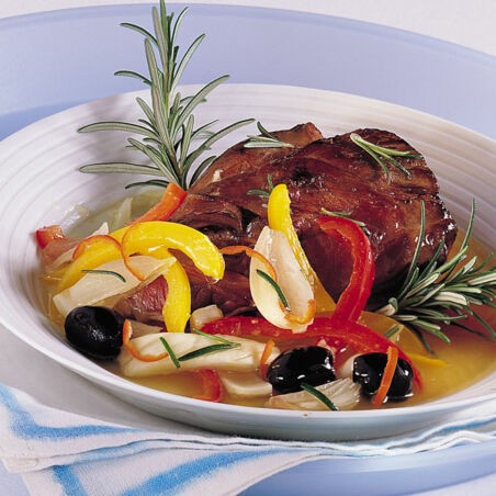 Kaninchen auf Gemüsebett Kaninchen auf Gemüsebett