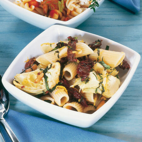 Penne mit Tomaten und Artischocken Penne mit Tomaten und Artischocken