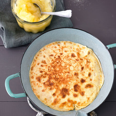 Pfannkuchen mit Apfelmus Pfannkuchen mit Apfelmus