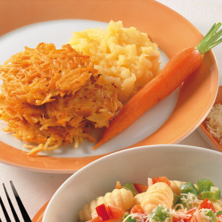 Kartoffel-Möhren-Puffer mit Apfelmus Kartoffel-Möhren-Puffer mit Apfelmus