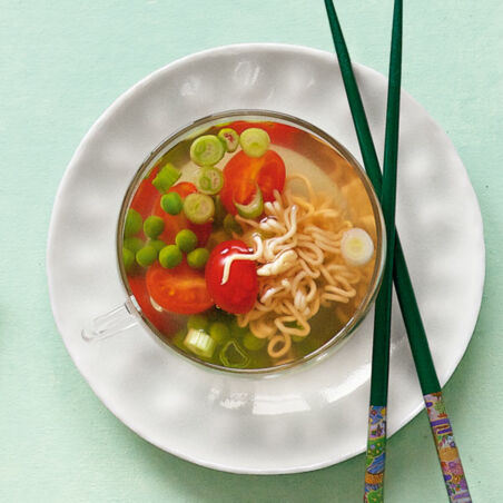 Tassensuppe mit Nudeln Tassensuppe mit Nudeln