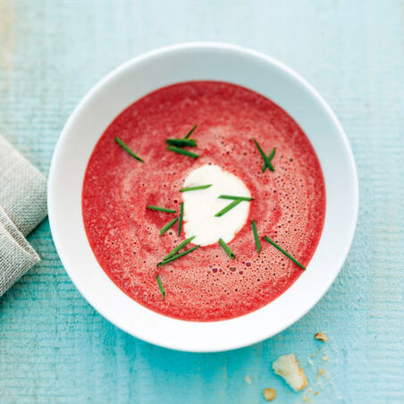 Rote-Bete-Suppe mit Ingwer und Wasabi Rote-Bete-Suppe mit Ingwer und Wasabi