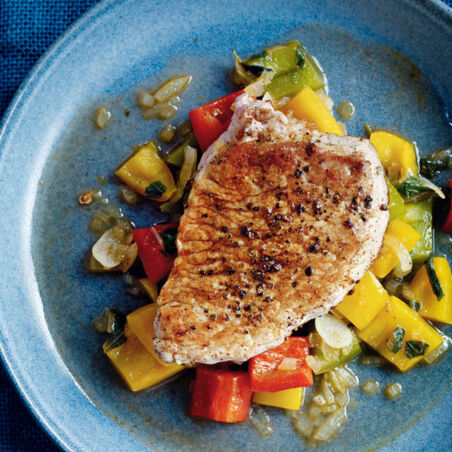 Naturschnitzel mit bunten Paprikaschoten Naturschnitzel mit bunten Paprikaschoten