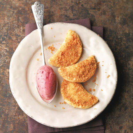 Powidltascherl mit Zwetschken-Buttermilch-Eis Powidltascherl mit Zwetschken-Buttermilch-Eis