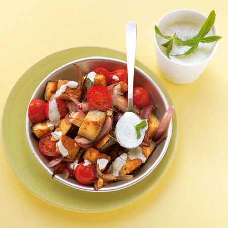 Aubergine mit Tomaten und Minzjoghurt Aubergine mit Tomaten und Minzjoghurt