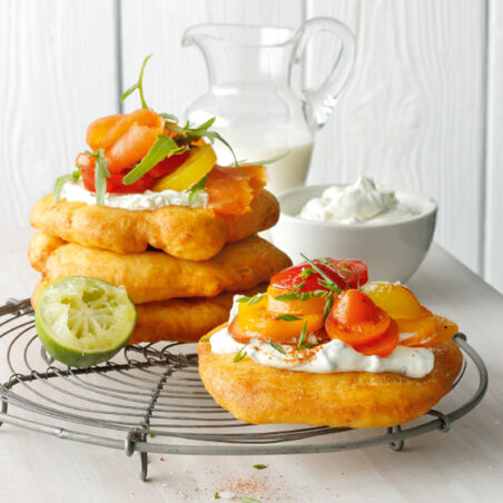 Langos mit Schnittlauchquark Langos mit Schnittlauchquark