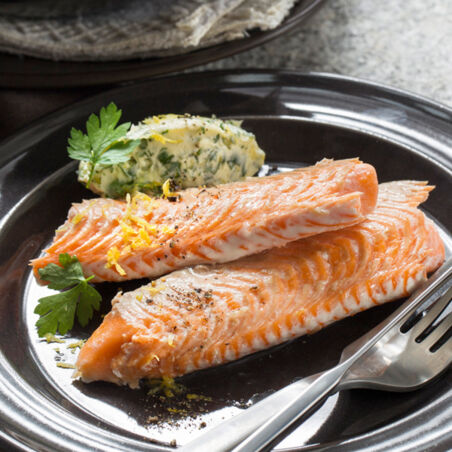 Lachsforelle in Salzkruste Lachsforelle in Salzkruste