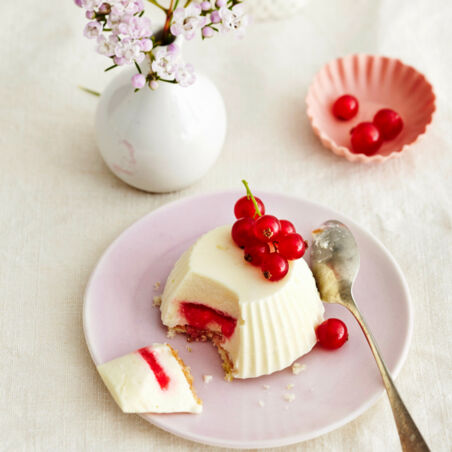Weinsahne-Törtchen mit Fruchtkern Weinsahne-Törtchen mit Fruchtkern