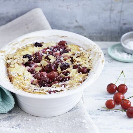 Hirse-Mandel-Auflauf mit Kirschen Hirse-Mandel-Auflauf mit Kirschen