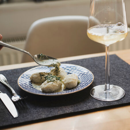 Zarte Hechtklößchen in Dillsauce Zarte Hechtklößchen in Dillsauce