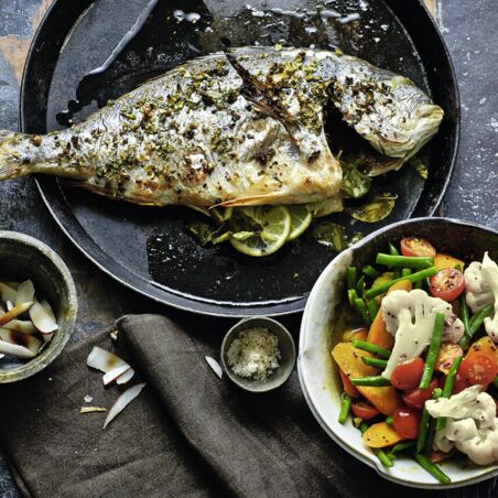 Dorade aus dem Ofen mit Gemüse-Curry Dorade aus dem Ofen mit Gemüse-Curry