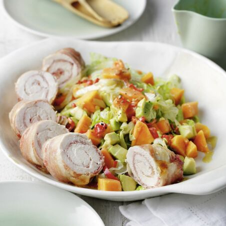 Avocado-Papaya-Salat mit Hähnchenroulade Avocado-Papaya-Salat mit Hähnchenroulade