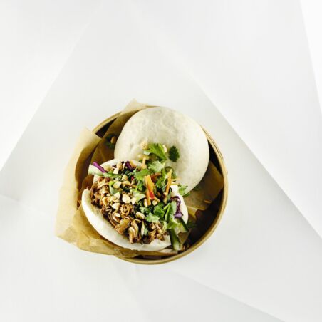 Bao-Buns mit Pulled Jackfruit und buntem Gemüse Bao-Buns mit Pulled Jackfruit und buntem Gemüse