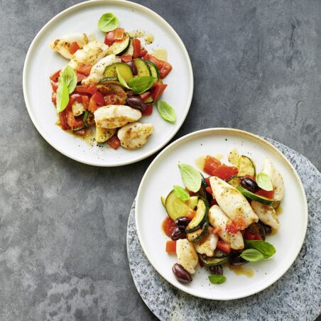 Calamari auf Zucchini-Tomaten-Gemüse Calamari auf Zucchini-Tomaten-Gemüse