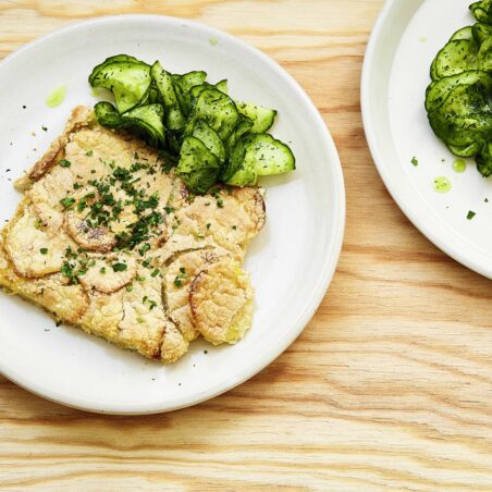 Kartoffelgratin mit Gurkensalat Kartoffelgratin mit Gurkensalat