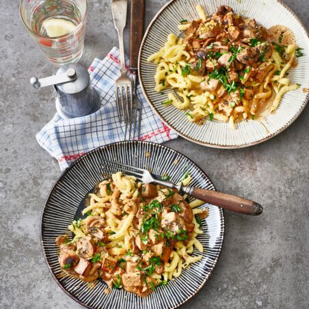 Tofu-Pilz-Pfanne mit Spätzle Tofu-Pilz-Pfanne mit Spätzle