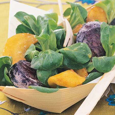 Feldsalat mit Äpfeln und Blutwurst Feldsalat mit Äpfeln und Blutwurst