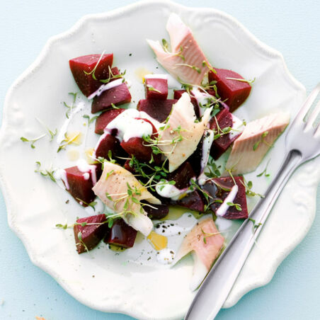 Rote-Bete-Salat mit Räucherforelle Rote-Bete-Salat mit Räucherforelle