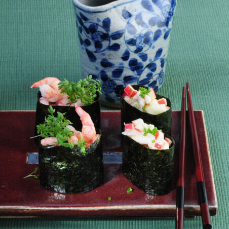 Gunkan-Sushi mit Garnelencocktail Gunkan-Sushi mit Garnelencocktail