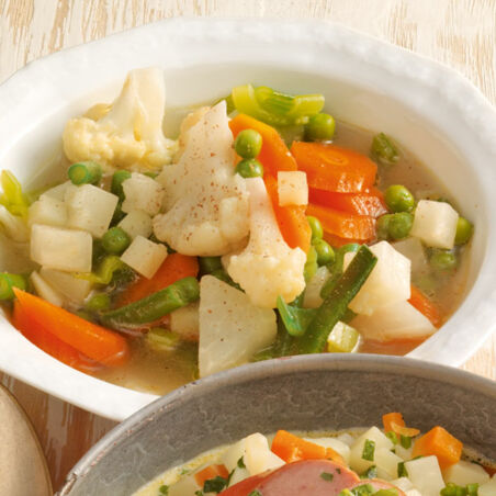 Sommerliche Gemüsesuppe Sommerliche Gemüsesuppe