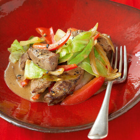 Pfeffergeschnetzeltes mit Spitzkohl Pfeffergeschnetzeltes mit Spitzkohl