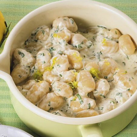 Zitronengnocchi mit Bärlauch-Käse-Sauce Zitronengnocchi mit Bärlauch-Käse-Sauce