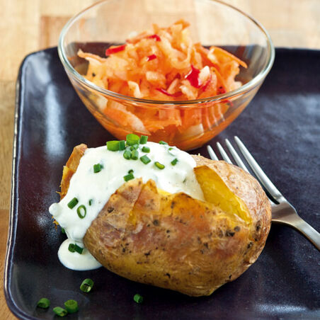 Ofenkartoffeln mit Rohkost Ofenkartoffeln mit Rohkost