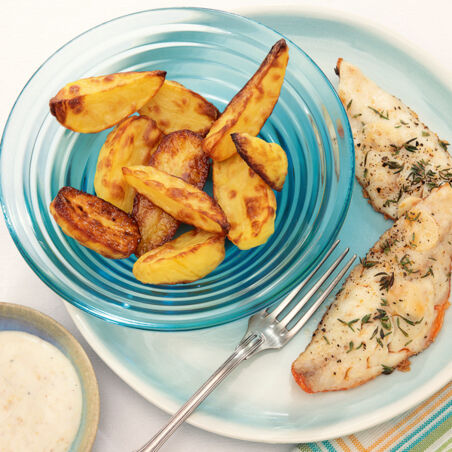 Gebratene Fischfilets mit Wedges Gebratene Fischfilets mit Wedges