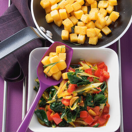 Polentawürfel mit Mangoldgemüse Polentawürfel mit Mangoldgemüse