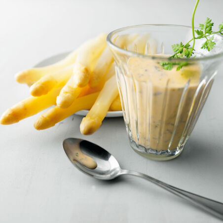 Spargel mit Kräuter-Hollandaise Spargel mit Kräuter-Hollandaise